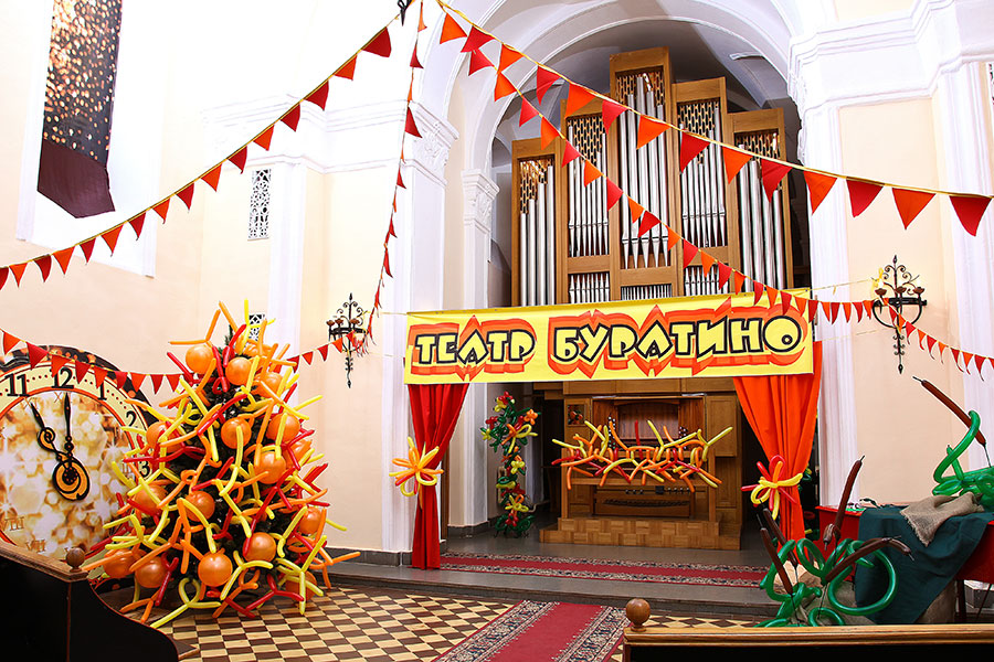Художник-оформитель — Ольга Попова («Флормастер»)